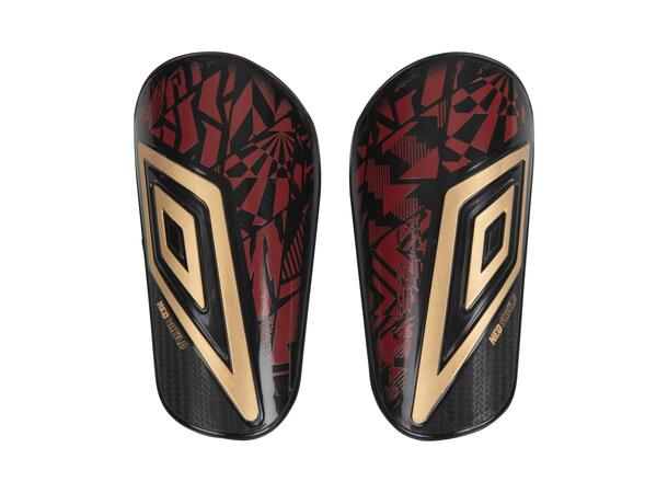 UMBRO Neo Shield Guard Sleeve Sort M Leggskinn med strømpe som har lomme 