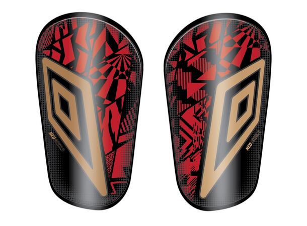 UMBRO Neo Shield Guard Sleeve Sort M Leggskinn med strømpe som har lomme 