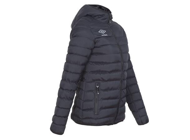 UMBRO Core Isopad Jacket W Sort 44 Vattert jakke med hette til dame