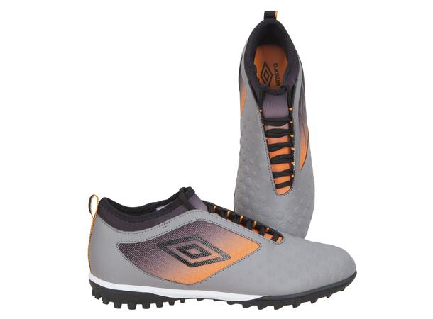 UMBRO UX Accuro II Premier TF Grå 40,5 Fotballsko med unikt knottesystem 