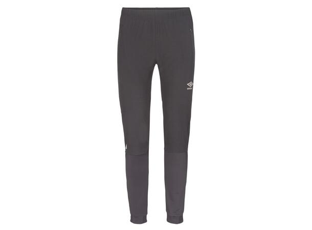 UMBRO UX Elite Hybrid Pant Sort M Treningsbukse, vannavvisende forside lår 